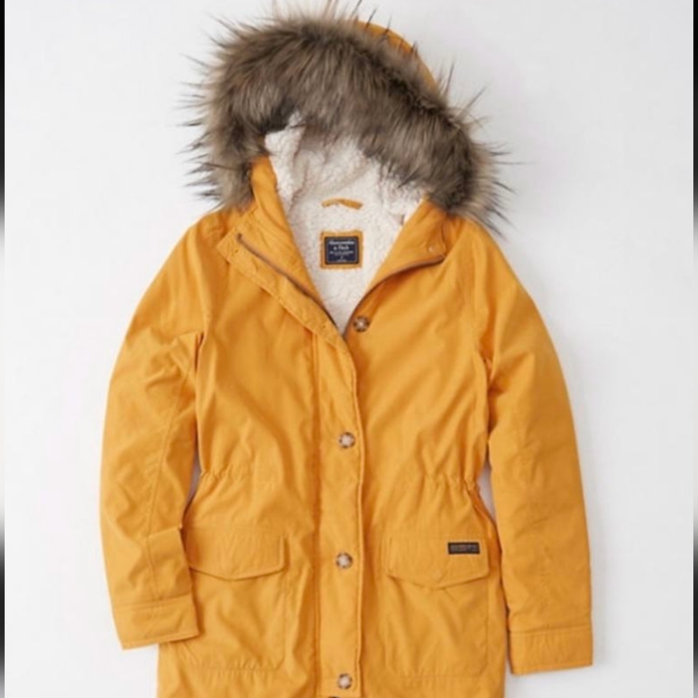 NWT. Abercrombie & Fitch Sherpa Lined Hooded Military Parka - Yellow XXS